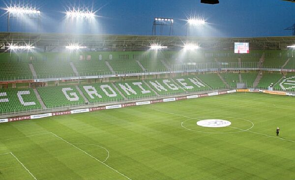 Stâlpi pentru reflectoare la un stadion